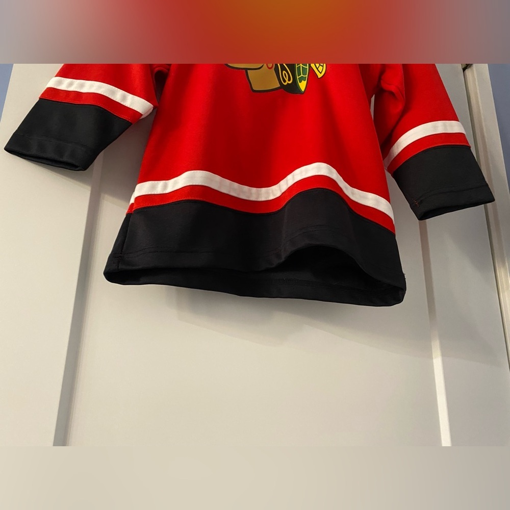 NHL | Chicago Blackhawks Hockey Jersey | Red & Black | Kids Size L - Picture 5 of 12